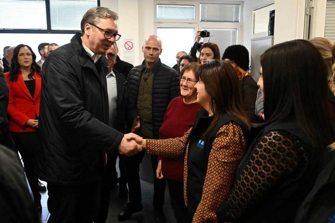 RADNA POSETA JUGU SRBIJE: Vučić obišao privredne kapacitete u Nišu, Gadžinom Hanu i Merošini