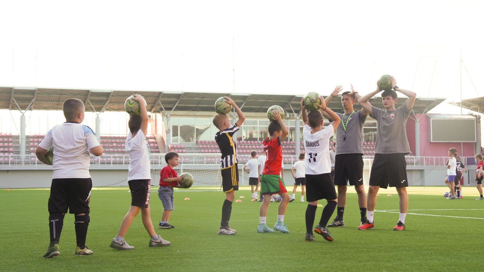 VELIKO INTERESOVANJE ZA PROBNI TRENING NA STADIONU VOŽDOVCA: Akcija „Budi i ti mali Zmaj“ okuplja nove nade fudbala
