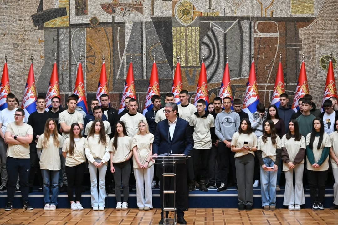 VUČIĆ UGOSTIO UČENIKE IZ VUKOVARA: Mladi iz Tehničke škole „Nikola Tesla“ dočekani u Palati Srbija