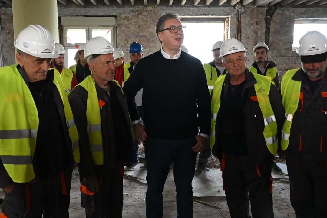 DRŽAVA ULAŽE 40 MILIONA EVRA U PORODILIŠTE – Vučić: “Briga o majkama i deci je temelj svake jake Srbije”