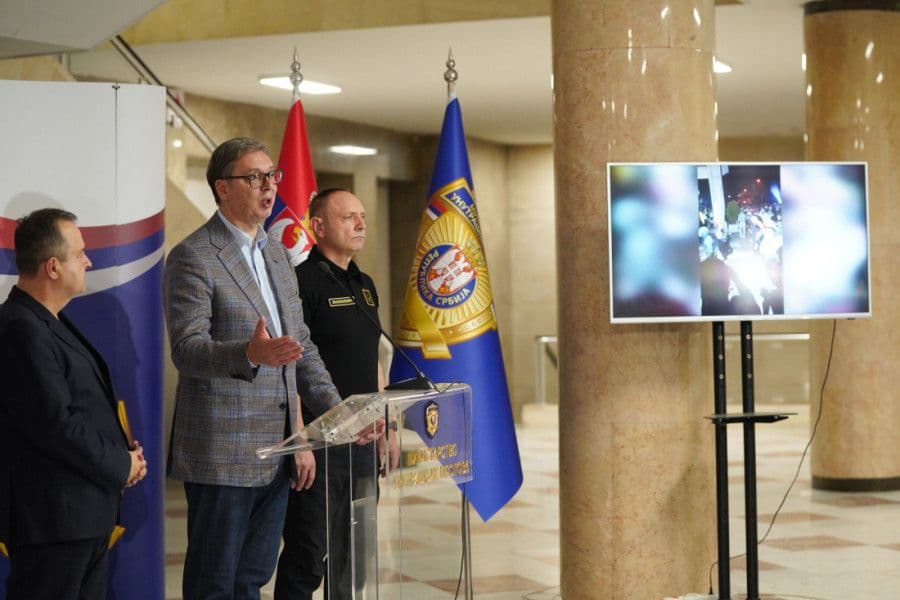 VUČIĆ POSLE NEREDA U NOVOM SADU: „Nećemo dozvoliti rušenje i paljenje Srbije“