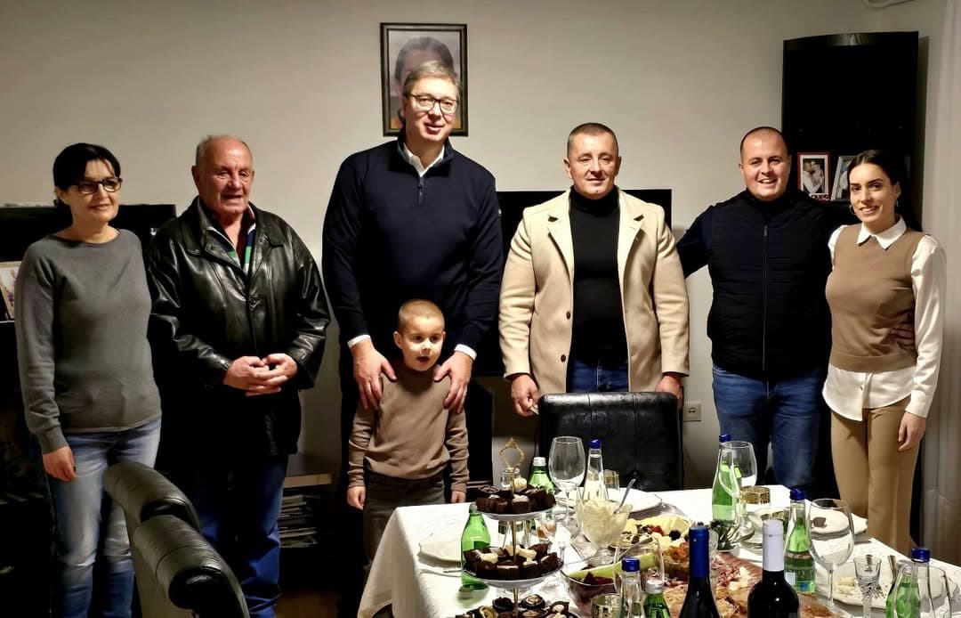 MESAROVIĆ I VUČIĆ OBIŠLI FARMU U MIONICI: Podrška porodičnim proizvođačima