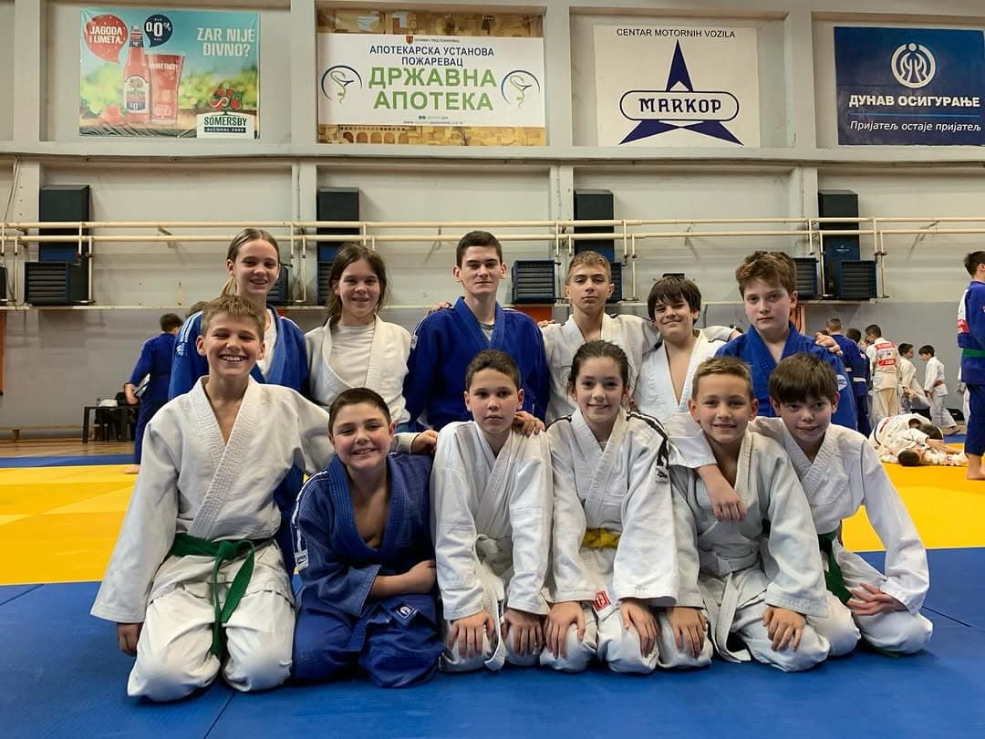 MLADI DŽUDISTI VOŽDOVCA USPEŠNI NA TROFEJU BRANIČEVA 2024: Sezona završena medaljama i pripremama za nove izazove
