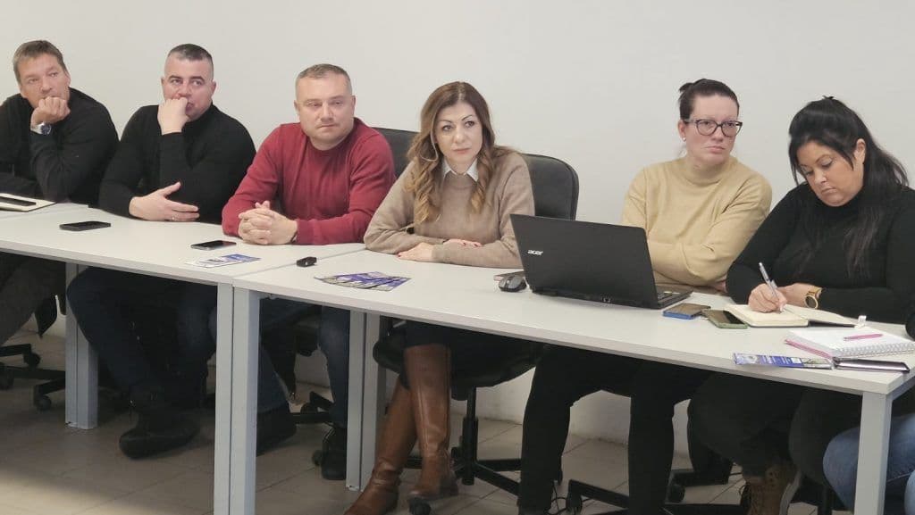 RAZGOVORI SA GRAĐANIMA U NASELJU STEPA STEPANOVIĆ: Fokus na lokalne probleme i rešenja
