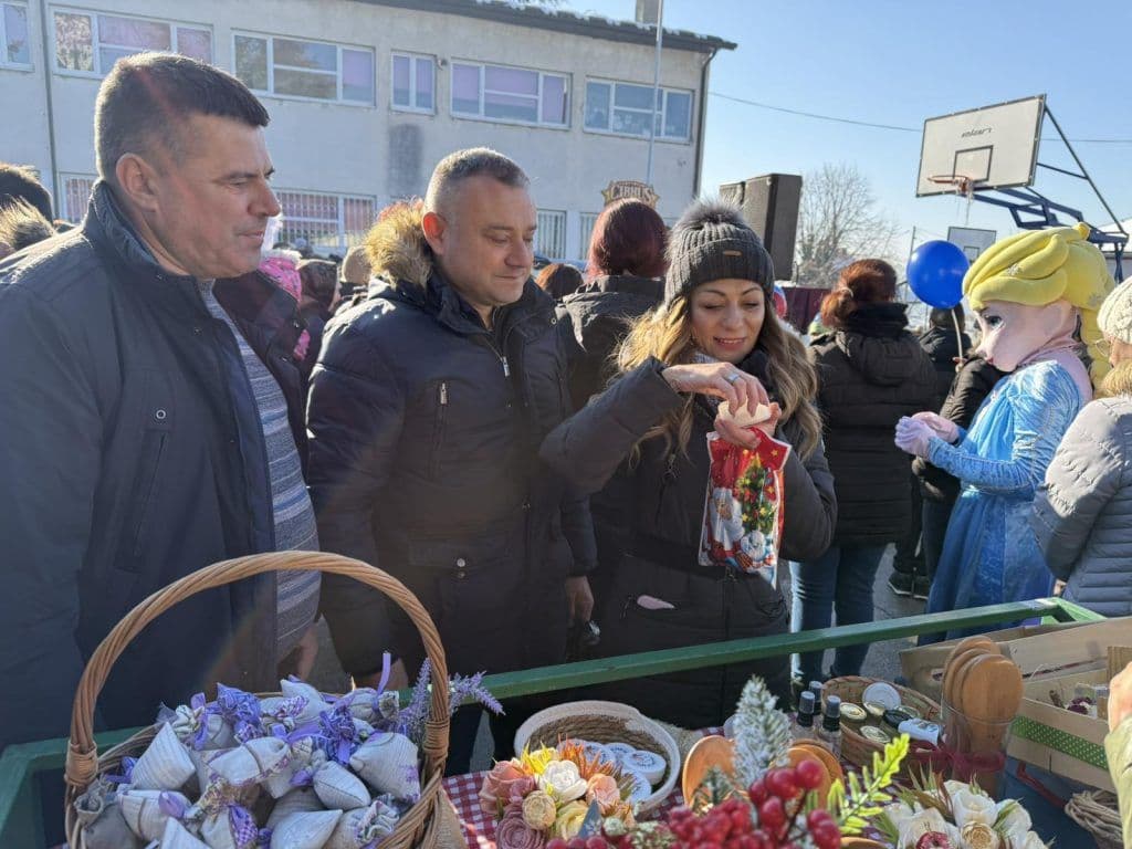 „ULICA OTVORENOG SRCA“ U RIPNJU: Vesela novogodišnja čarolija za Voždovčane