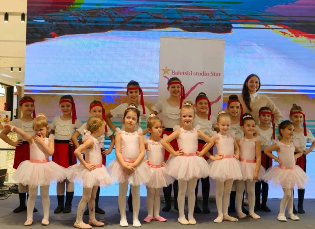 BALERINE SA VOŽDOVCA ODUŠEVILE PUBLIKU NA DEČJEM SAJMU: Premijerne koreografije i aplauzi u TC „Galerija“