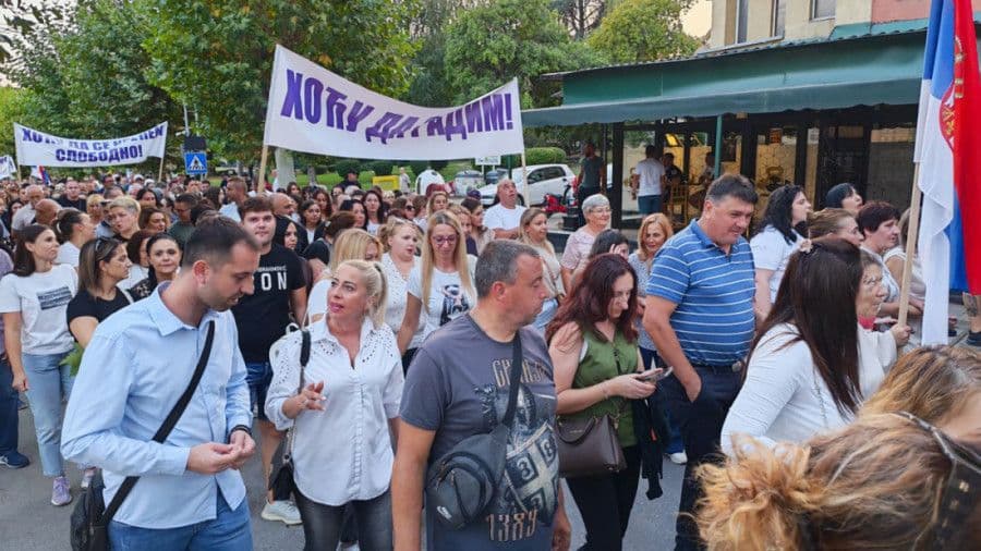 SRBIJA USTALA PROTIV BLOKADA: Više od 200 mirnih skupova širom zemlje – Vučić sa građanima u Obrenovcu