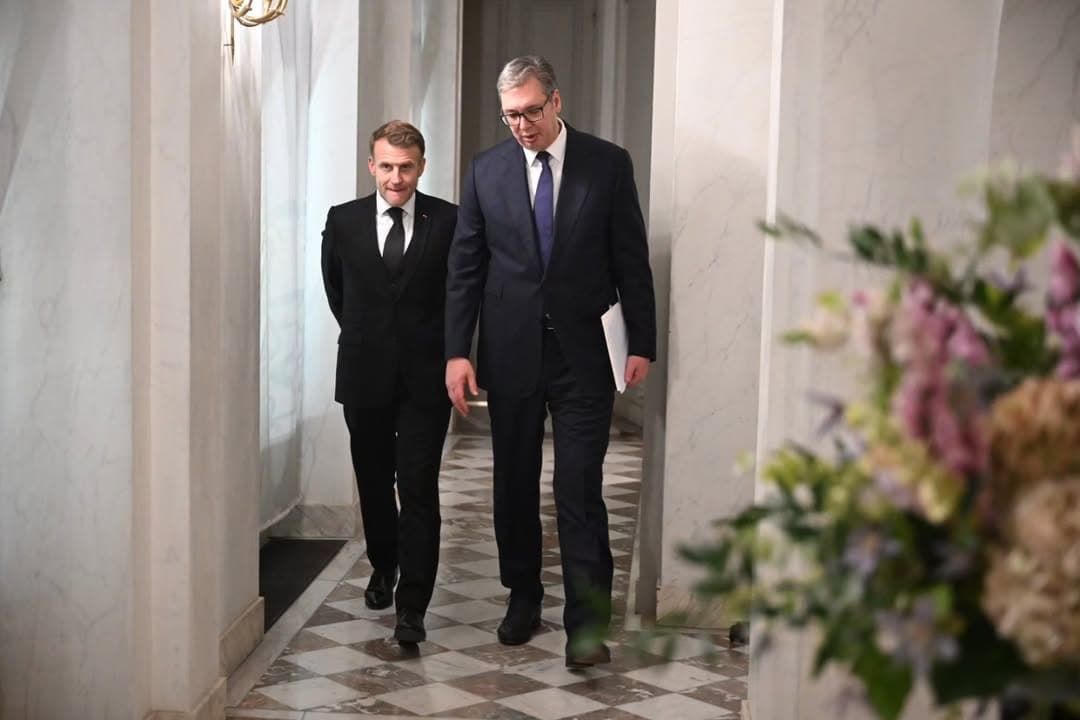 VUČIĆ U PARIZU UZ SVEČANI DOČEK U JELISEJSKOJ PALATI: Sa Makronom razgovarao tri sata o investicijama, metrou, miru i partnerstvu