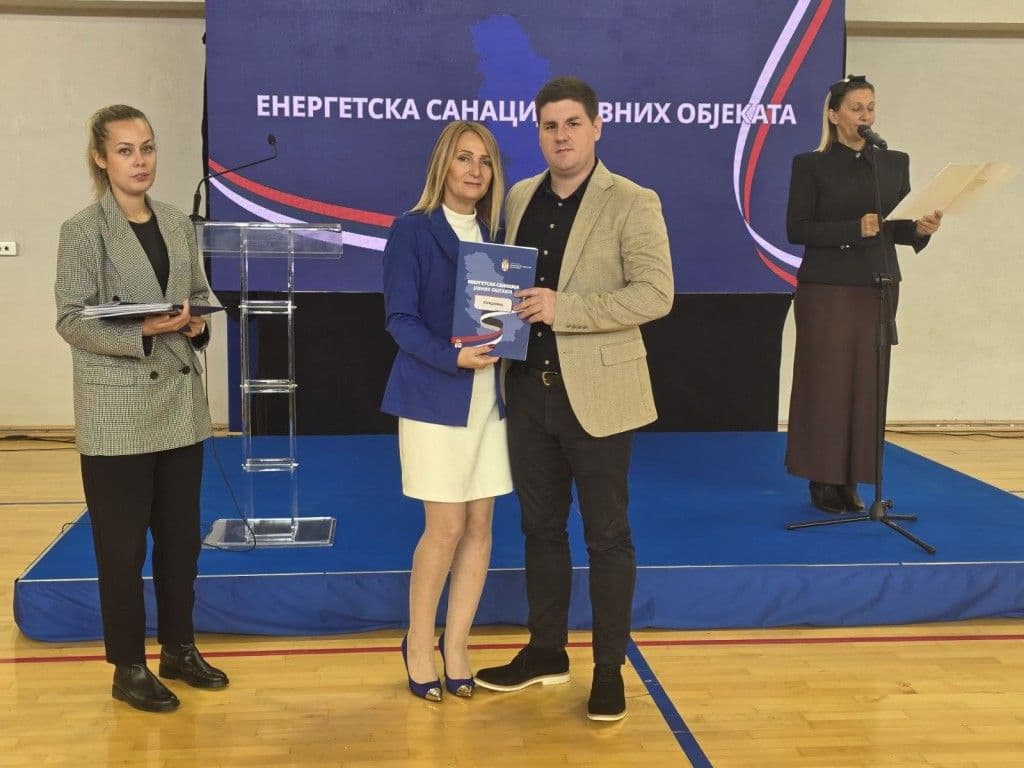 VOŽDOVAC ULAŽE U ZELENU ENERGIJU: Potpisan ugovor za unapređenje energetske efikasnosti u „Šumicama“