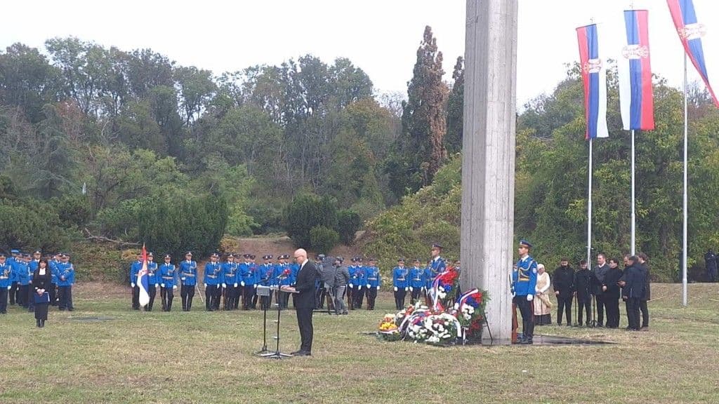 SRBIJA ODALA POČAST NEVINIM ŽRTVAMA FAŠIZMA: Državna ceremonija sećanja u znak jedinstva, dostojanstva i večnog pamćenja