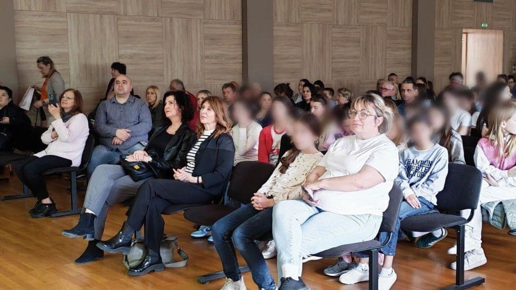 NAGRAĐENI NAJBOLJI VOŽDOVAČKI ĐACI: Priznanja za umetničko stvaralaštvo