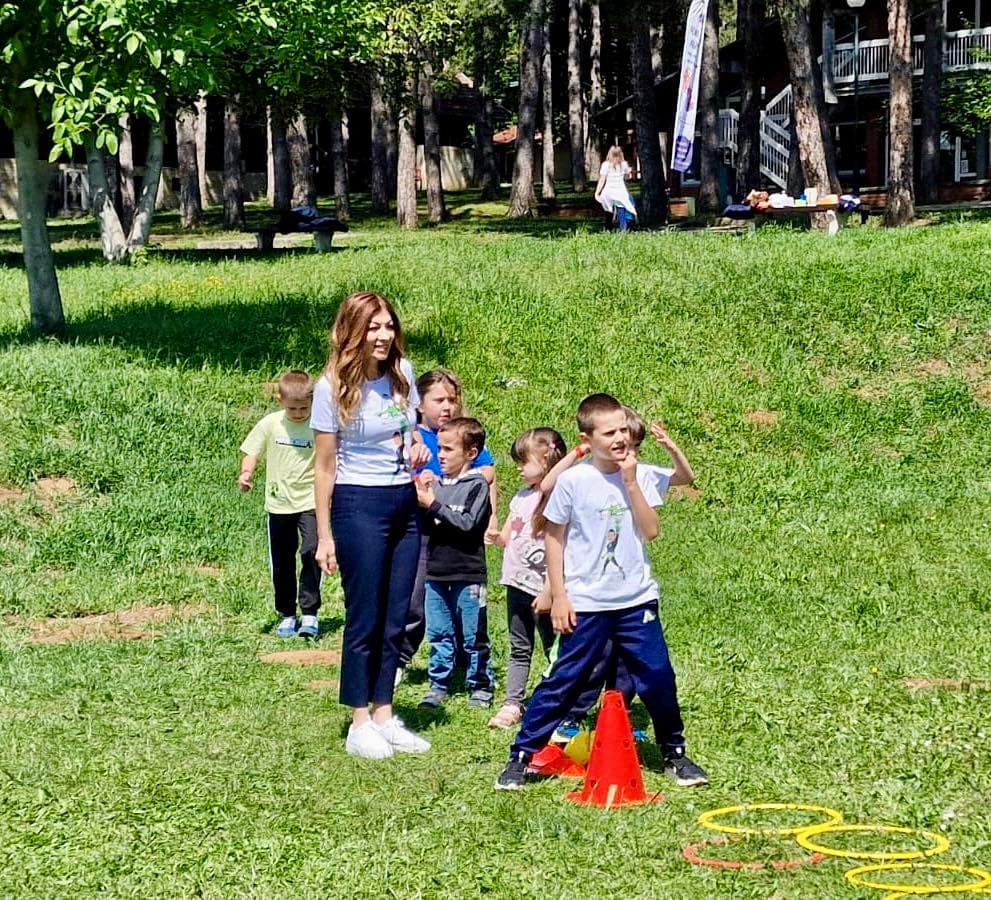 MALIŠANI S VOŽDOVCA NA KAMPU U PRIRODI: Sport, igra i osmesi pod vedrim nebom