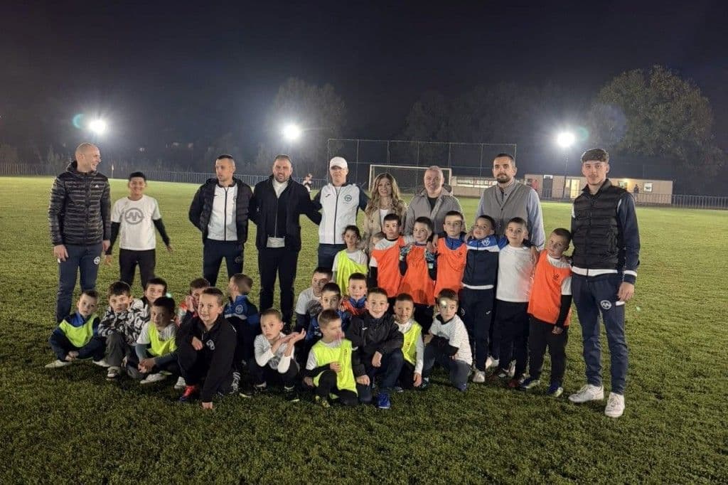 PODRŠKA RAZVOJU FUDBALA NA VOŽDOVCU: Lazetić i Jakšić obišli FK Minel u Ripnju