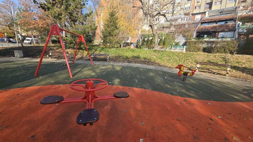 NOVO IGRALIŠTE NA BANJICI: Radost za decu i sportiste u Paunovoj ulici
