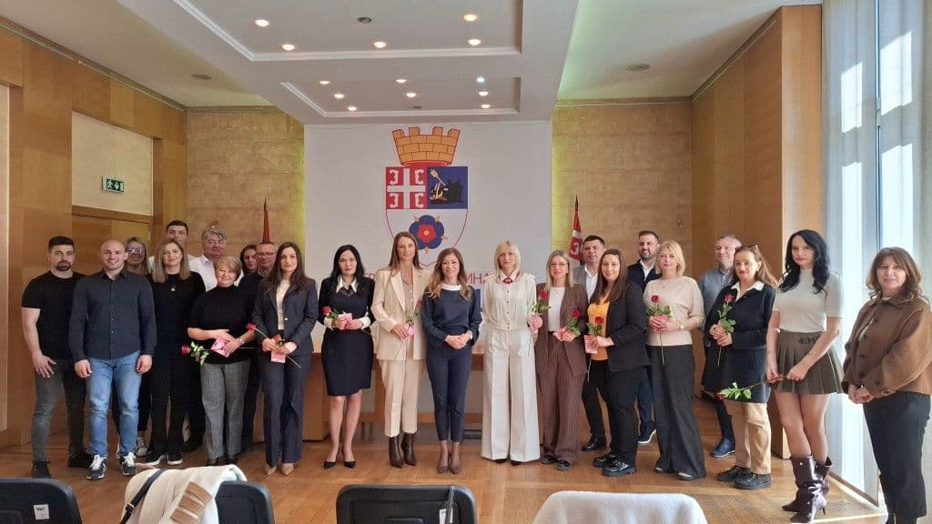 PRIJEM POVODOM DANA ŽENA U OPŠTINI VOŽDOVAC: priznanje i zahvalnost istaknutim Voždovčankama