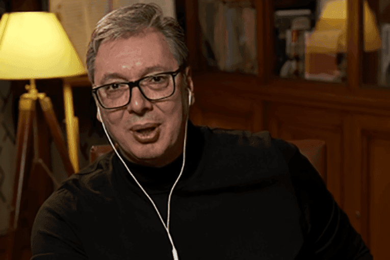 DESETINE HILJADA PRATILACA NA “LAJVU”: Predsednik Vučić razgovarao direktno sa građanima
