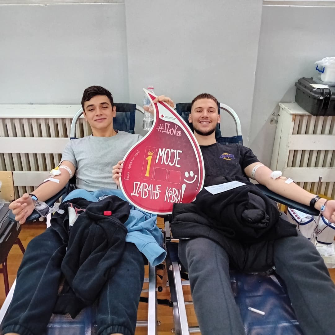 VOŽDOVAČKI MATURANTI POKAZALI HUMANOST: 138 učenika prvi put dalo krv