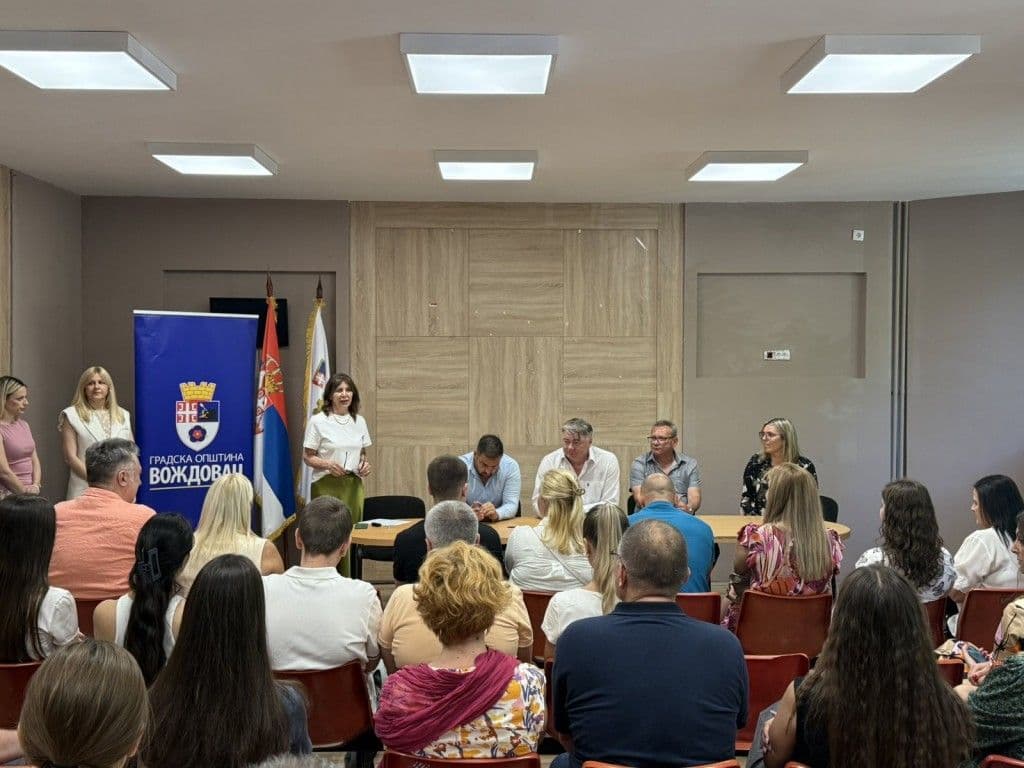 VOŽDOVAC NAGRADIO NAJBOLJE UČENIKE: Vukovci i đaci generacije zasijali na bilbordima i svečanosti u Šumicama
