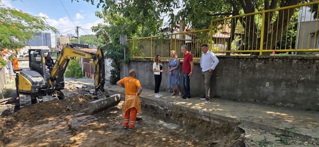 ZAPOČETA OBNOVA KOLOVOZA U ULICI BRAĆE JERKOVIĆ: Nastavak radova nakon sanacije vodovodne mreže