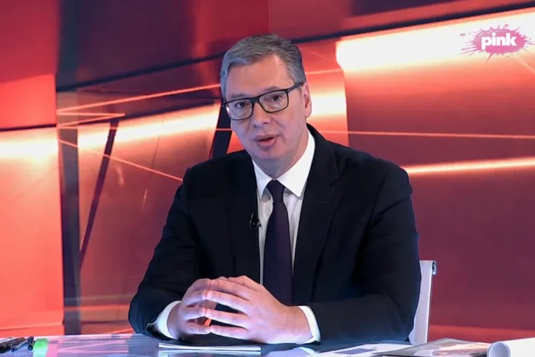 PREDSEDNIK SRBIJE O DIJALOGU I EKONOMIJI: „Plate 1.000 evra, penzije rastu – pobediće politika rada“