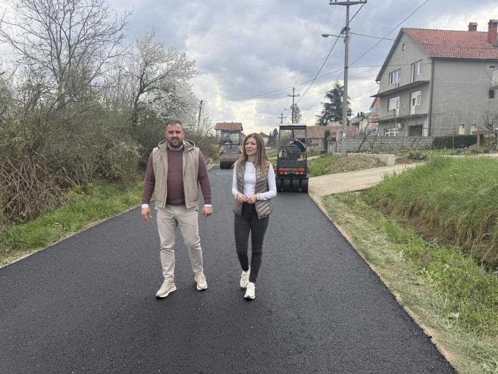 ASFALTIRANJE ULICE PUT ZA MANDIĆA KRAJ: Nastavlja se ulaganje u puteve na Voždovcu