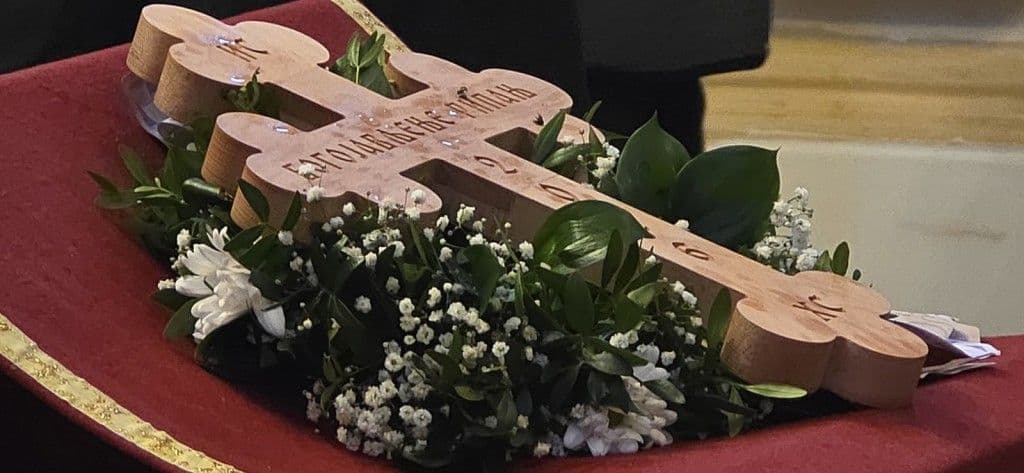 PLIVANJE ZA ČASNI KRST NA JEZERU BELA REKA: Tradicija koja okuplja generacije i čuva veru