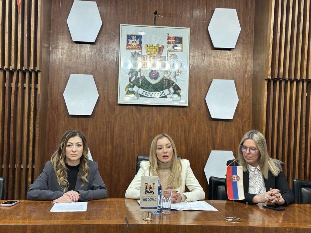 VOŽDOVAC PODRŽAVA PORODICE: Promovisana državna subvencija za kupovinu prve nekretnine