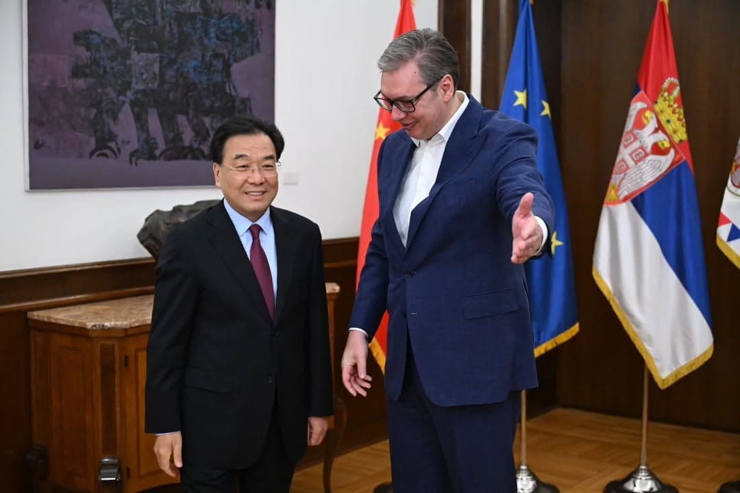 VUČIĆ SA KINESKIM ZVANIČNIKOM O JAČANJU EKONOMSKE SARADNJE: Sastanak sa delegacijom iz Đijangsua fokusiran na investicije i tehnološki razvoj