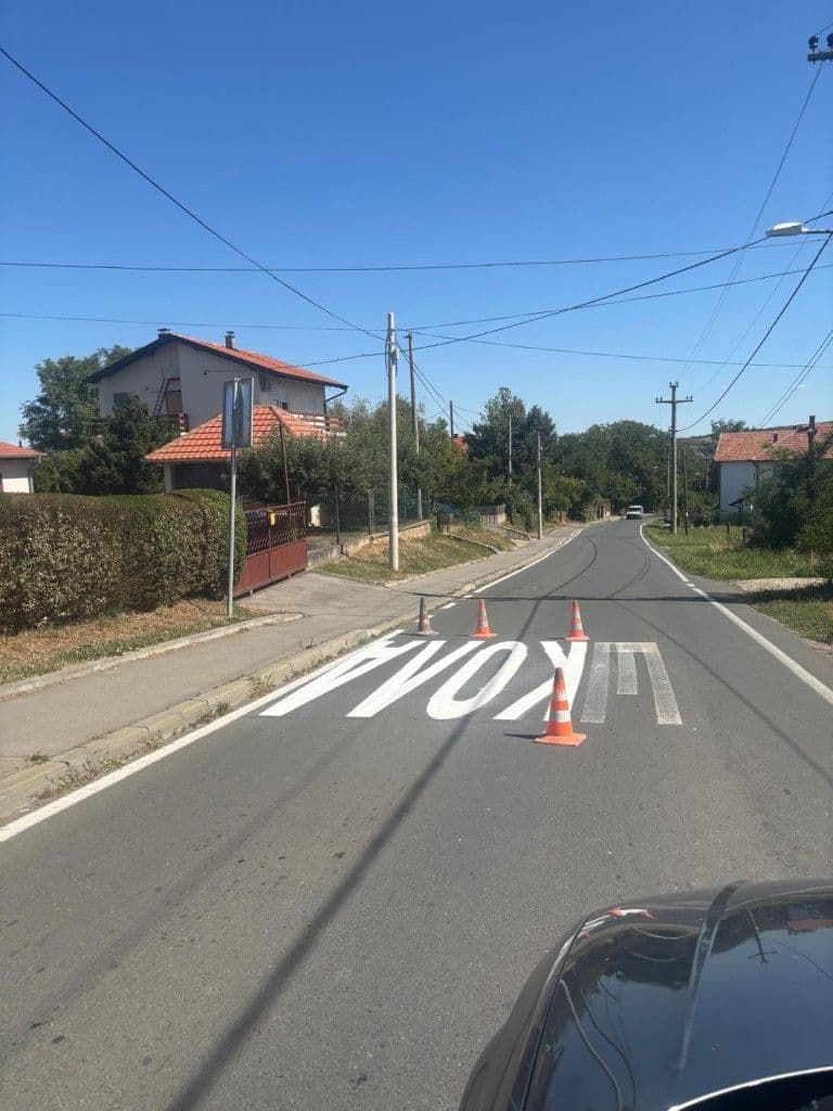 BEZBEDNOST ĐAKA NA PRVOM MESTU: Voždovac obeležava saobraćajnu signalizaciju u zonama škola